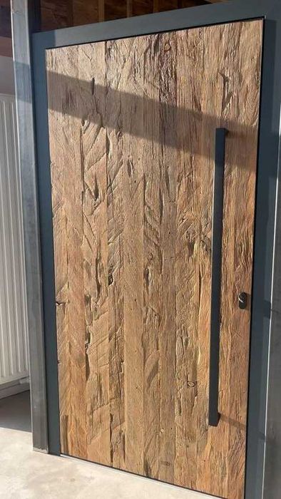 Uși personalizate și/sau căptușeală – execuție la comandă