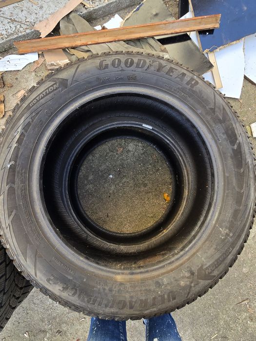 Зимни гуми перфектни Goodyear 225/55/17 карани 2 сезона