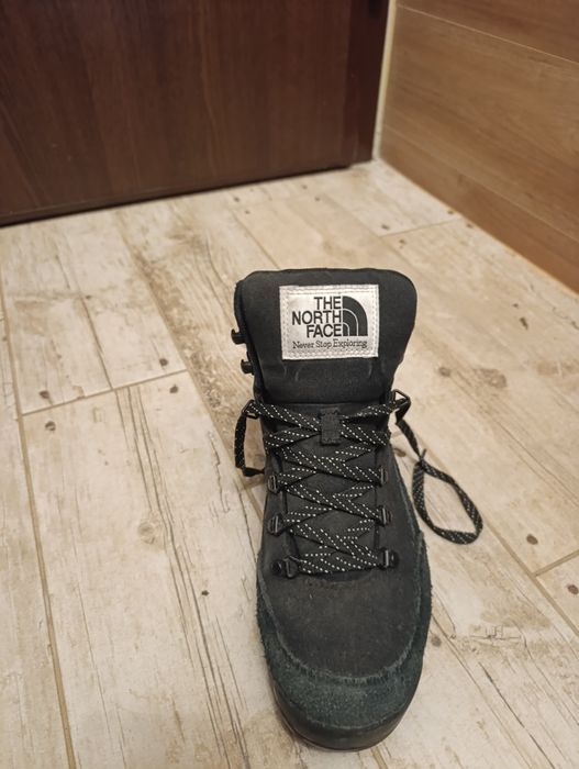 Продавам зимни обувки The North Face и обувки Nike Air Max.