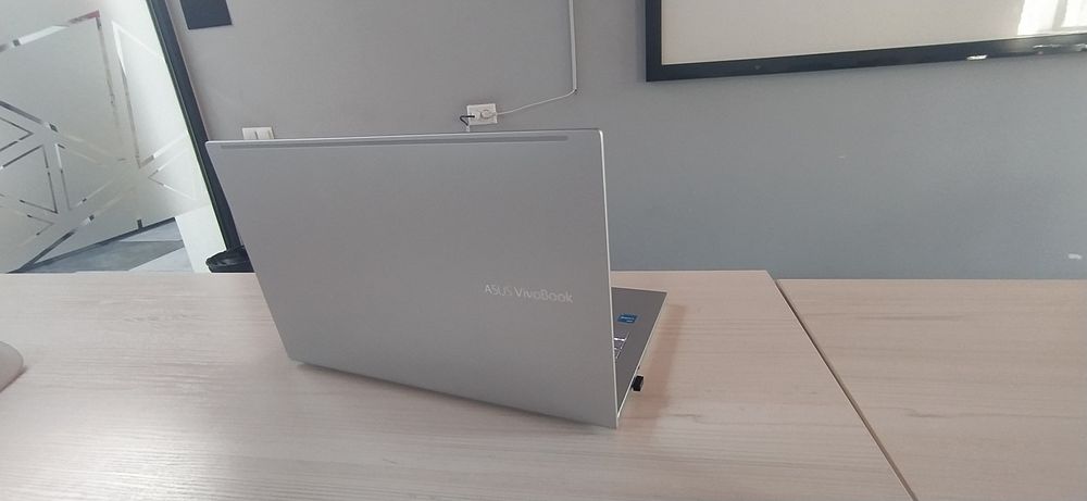 ASUS VivoBook 15 OLED