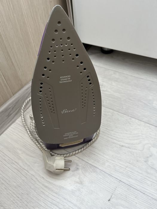 Продам утюг  ……………….