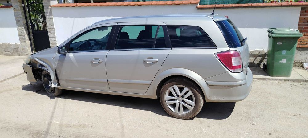 Автомобил Opel Astra