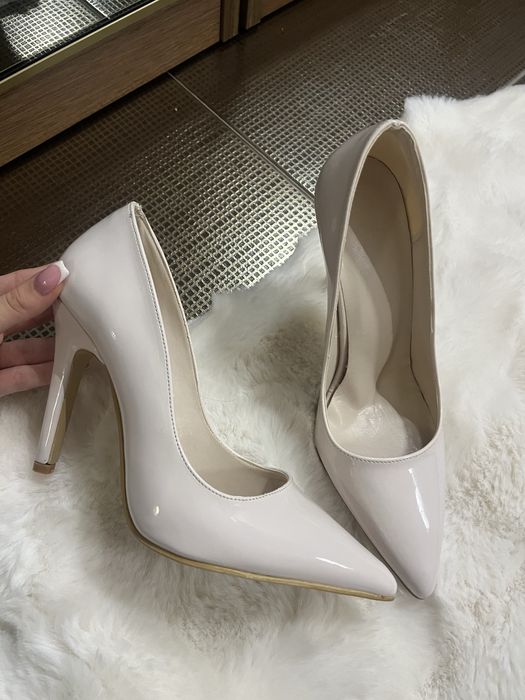 Обувки на висок ток