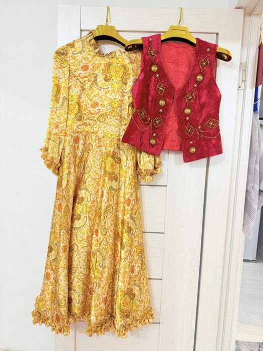 Киімдер сатылады