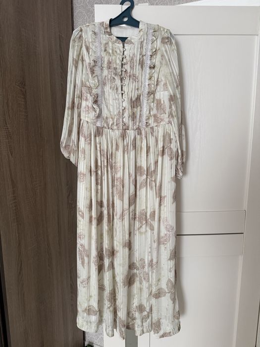 Продам нарядные платья.