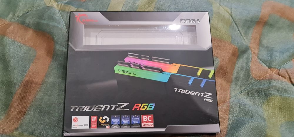 Memorie RAM Trident Z RGB 16 GB DDR4-4000 MhZ CL16