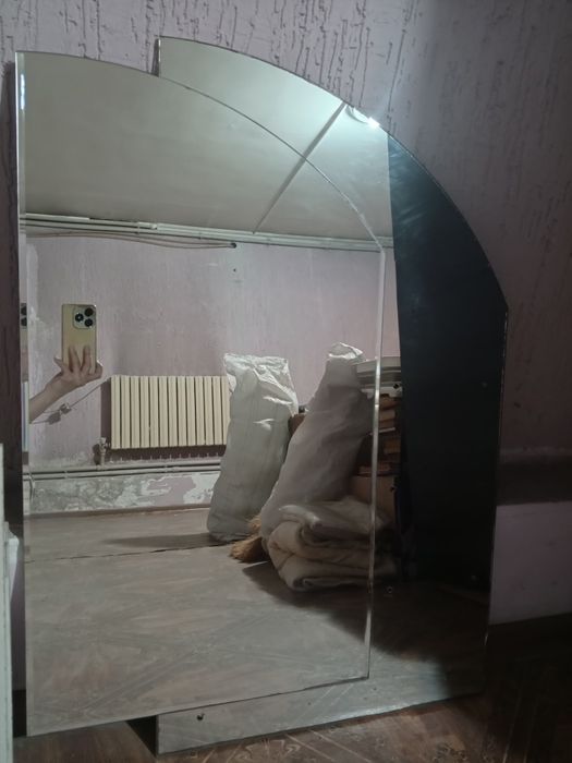 Продается зеркало.