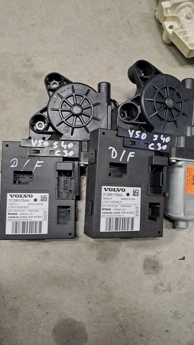 Motor macara dreapta fata Volvo V50 C30 S40 II cod 31295175aa