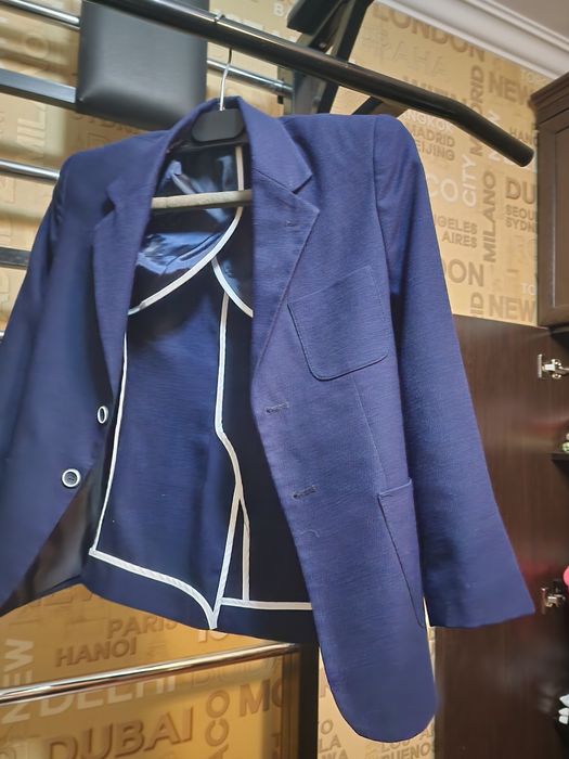 Пиджак и школьный костюм