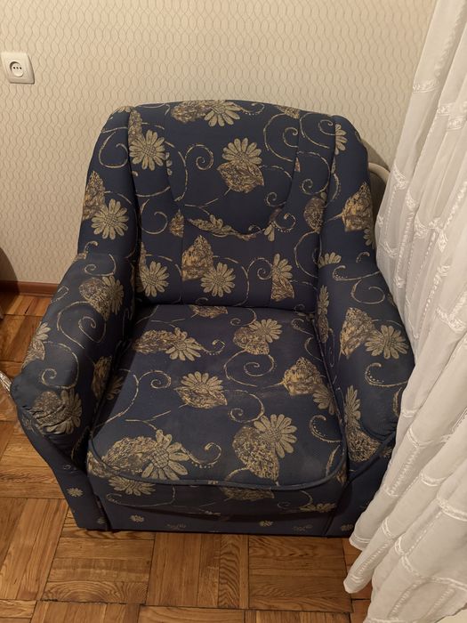 Отдаю кровать и два кресла