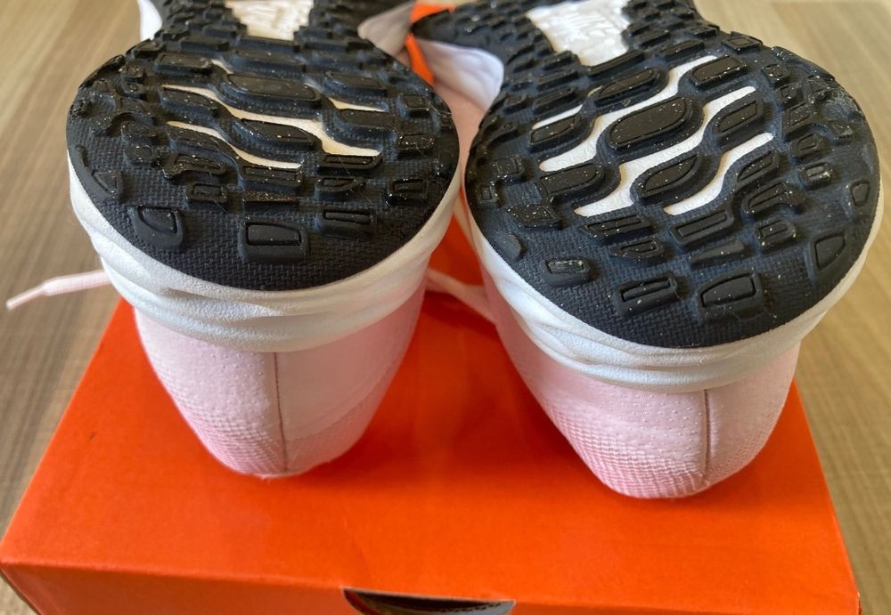 Оригинални маратонки Nike 36 номер.  Носени два пъти. Перфектно състояние. 20 евро