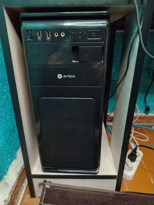 Компьютер сотилади креслоси билан умуман айби йок ойин учун Дим зор