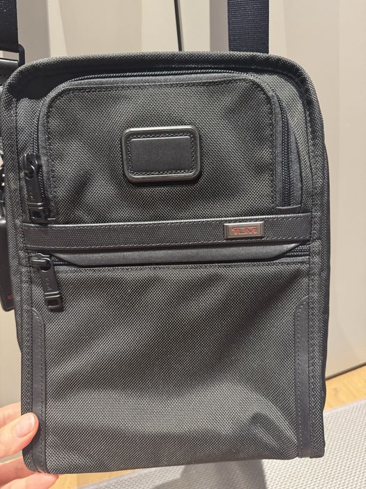 Geantă crossbody TUMI Alpha, nouă, nepurtată.