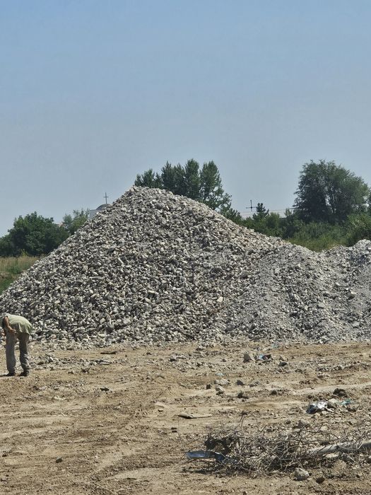 Beton concasat si utilajul de închiriat