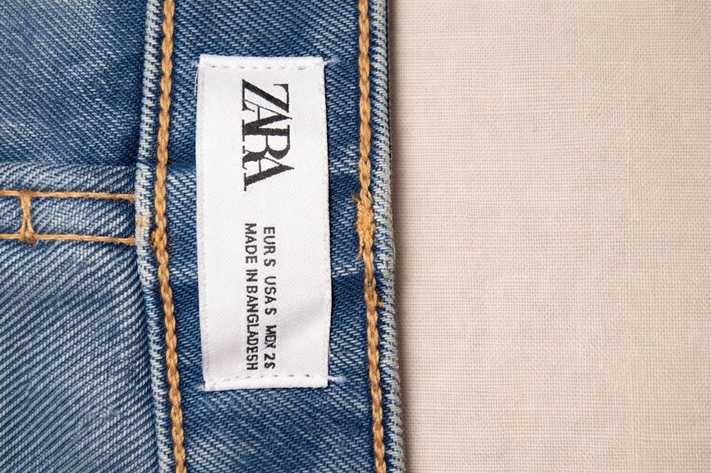 Юбка Zara продаю 
СостоянЮбка ие: Надевали один раз, состояние новое ?