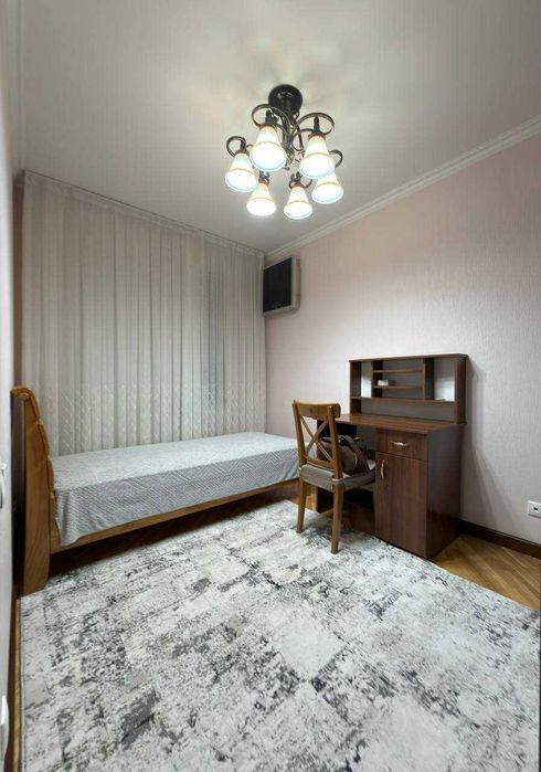 Продам 3-х комнатную  77 серия.Госпитальный.Мирабадский район
