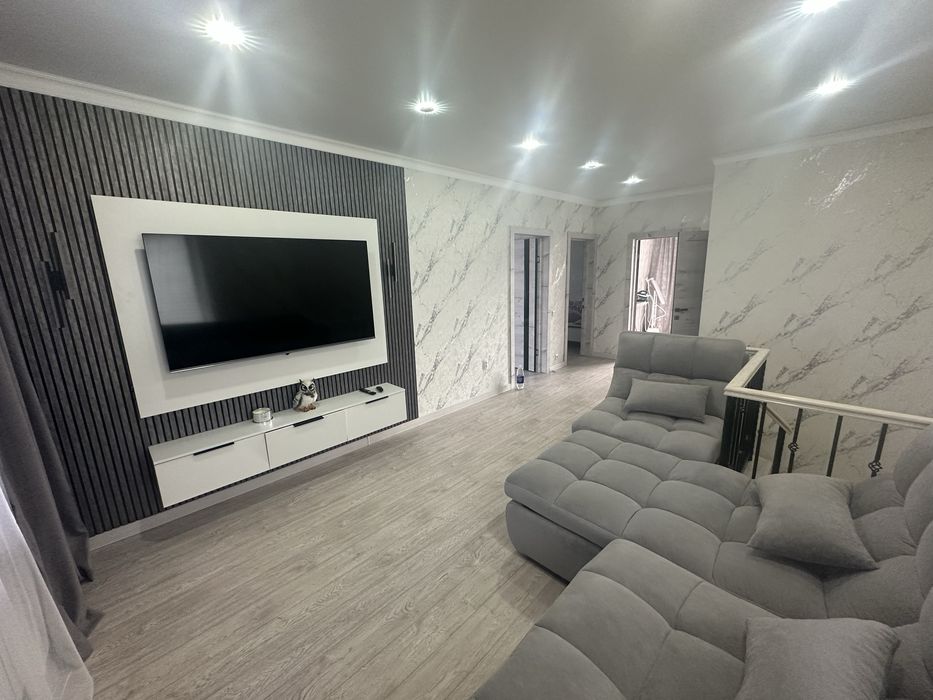 Продам 2х эт. дом