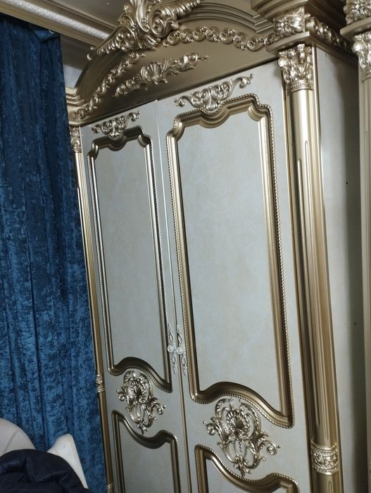 Шкаф сотилади узимники