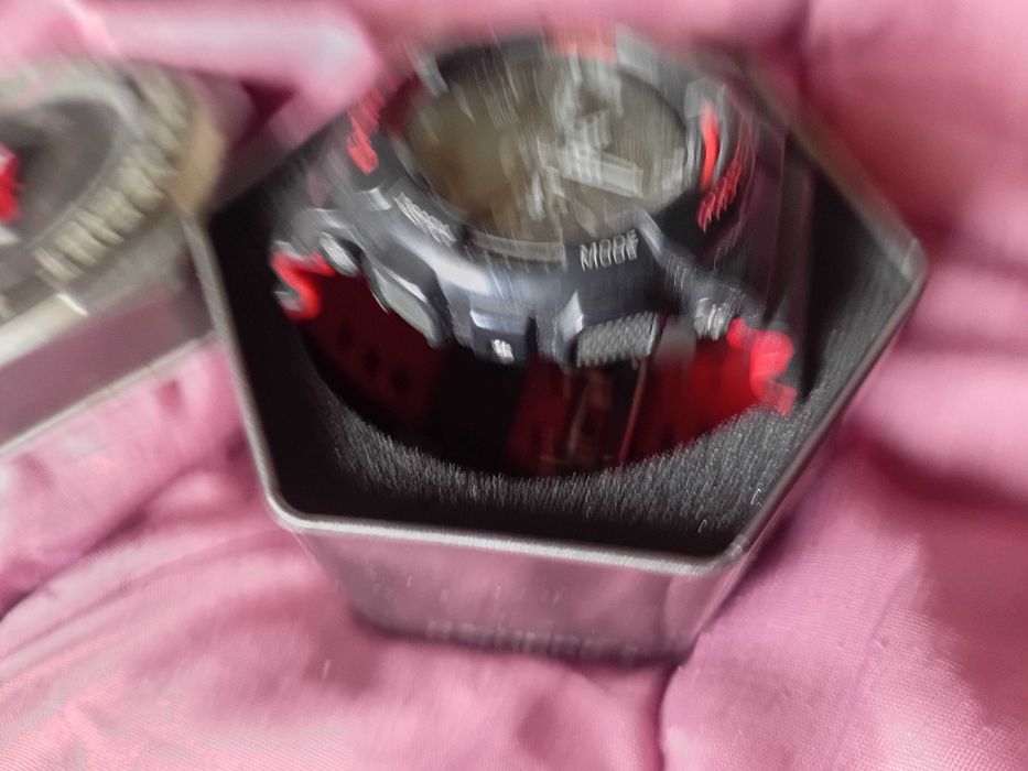 Продавам часовник casio GA-110HR