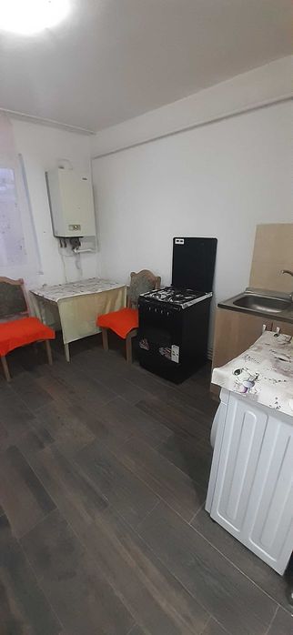 Inchiriez garsoniera govandar