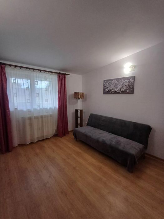 Închiriez etaj vila 120mp,la 400m de rond pacurari
