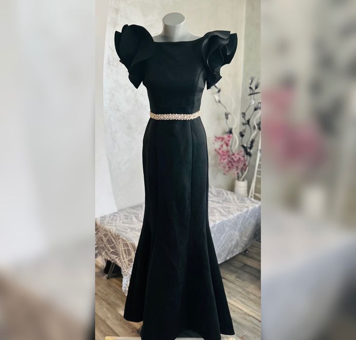 Чисто нова рокля, носена няколко часа