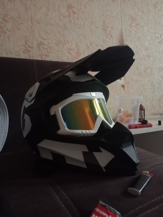 Продам шлем кроссовый новый