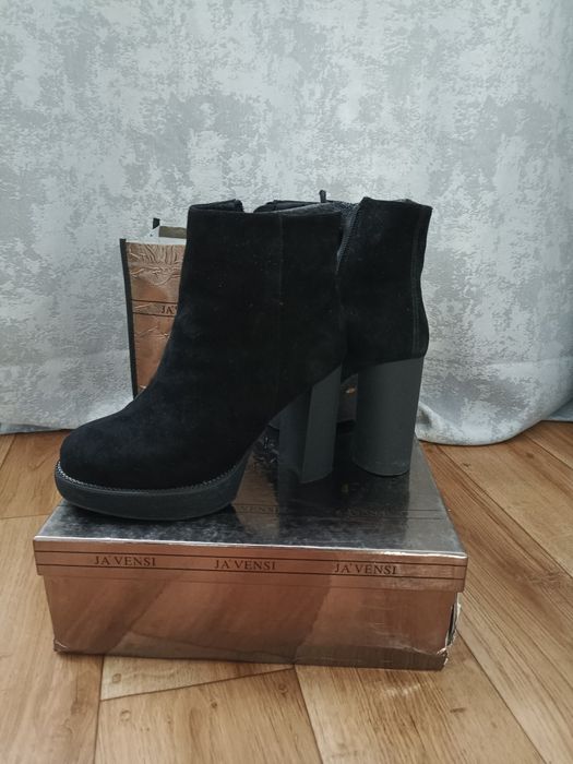 Продам красивые стильные полусапожки