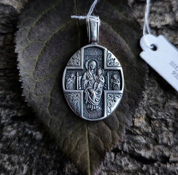 Сребърни кръстове и медальони