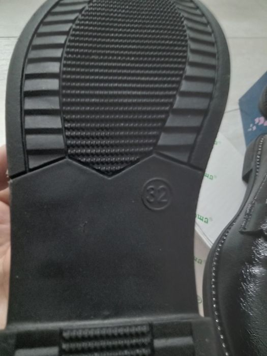 Детские туфли чёрного цвета,кожанные