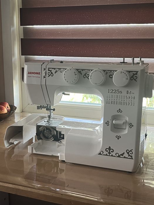 Швейная машина Janome Model 1225S