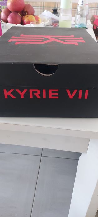 Продаю баскетбольные кроссовки