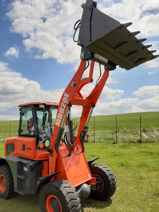 Incarcator frontal Nou, 1,5t capacitate de ridicare