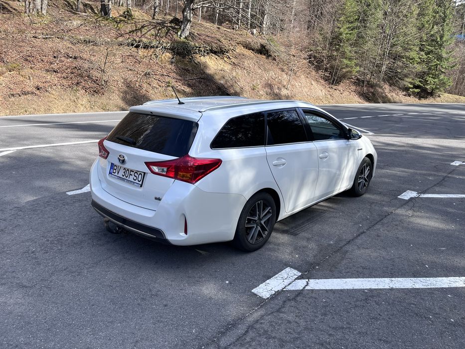 Toyota Auris Hybrid Gpl 2015 alb perlat