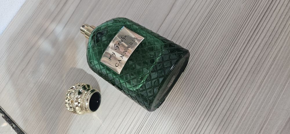 Vând parfum my Geysha cannabis
