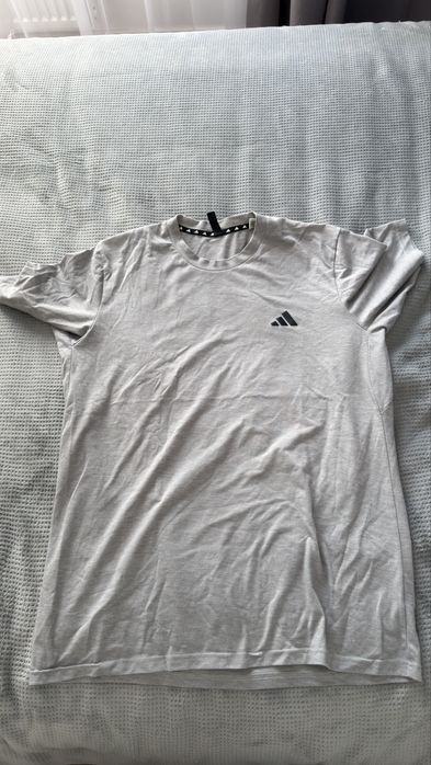 Фотболки Nike, Adidad