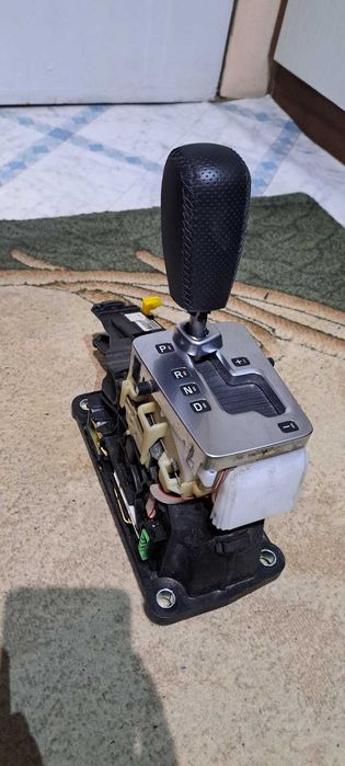 Продавам скоростен лост за Volvo S60 V60