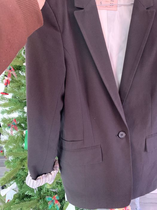 Черно вталено сако Pull and Bear