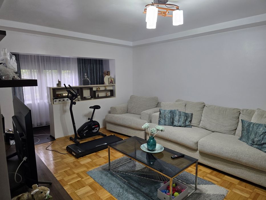 Apartament 4 camere de vanzare