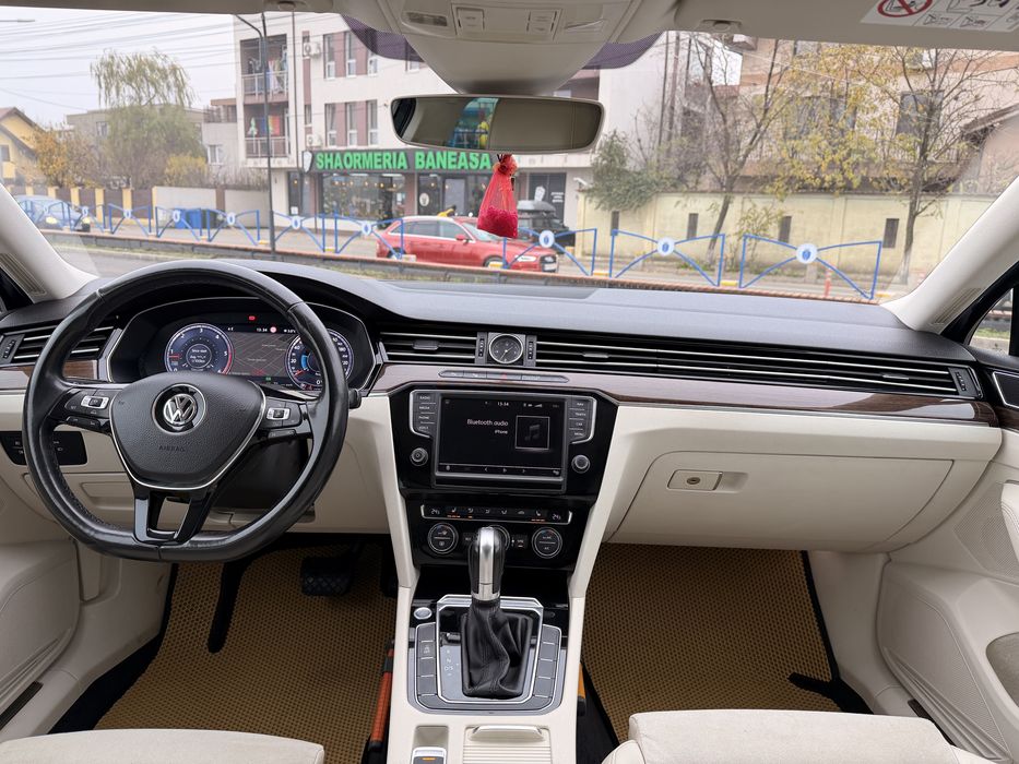 Vând VW PASSAT Highline (B8) Motor 1.6 – 120 CP DSG BLUEMOTION (2015)
