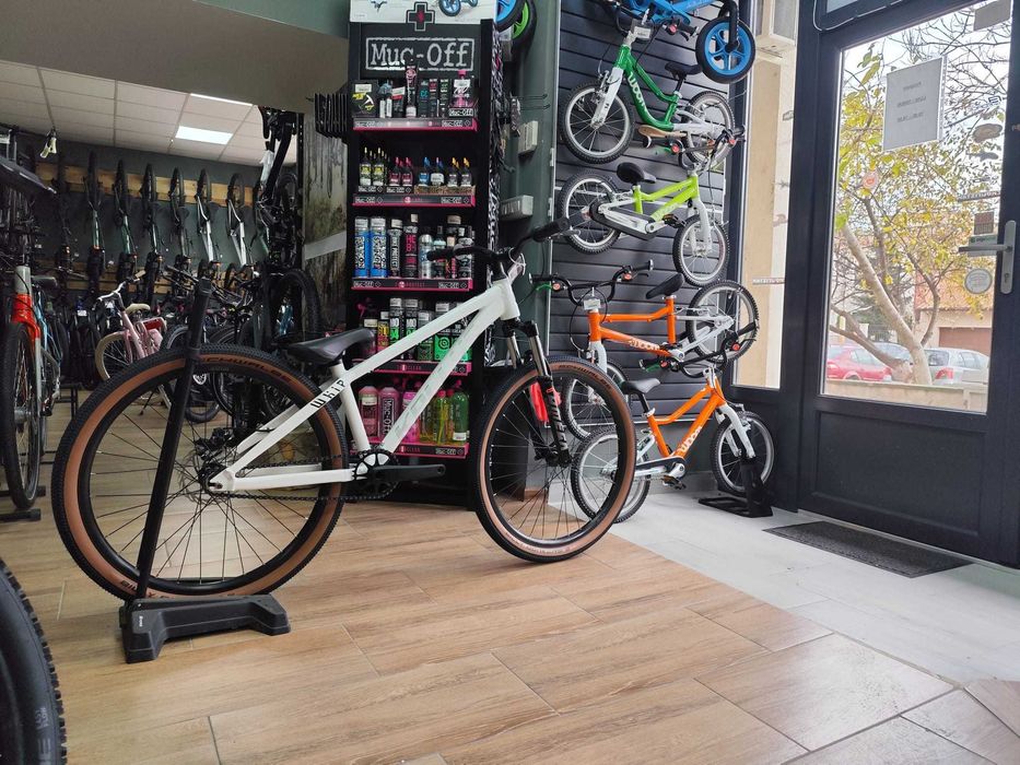 Bicicleta Kellys WHIP 30 M in stoc la Est Bike Funky Sports