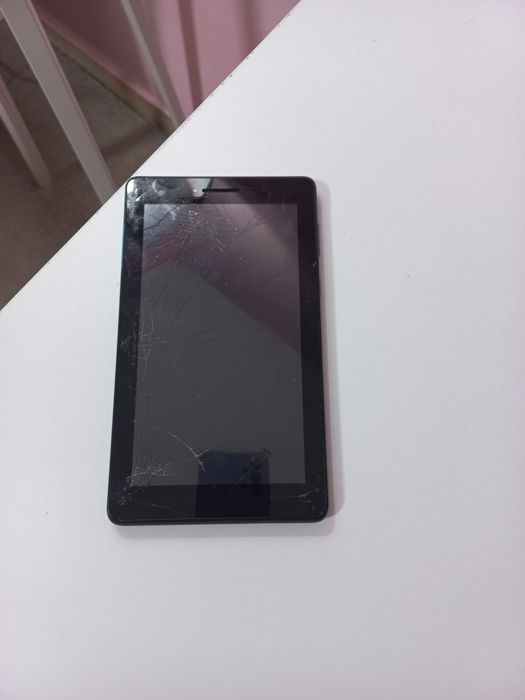 Таблет Lenovo с калъф