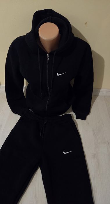 Trening dama Nike vatuit de iarna.