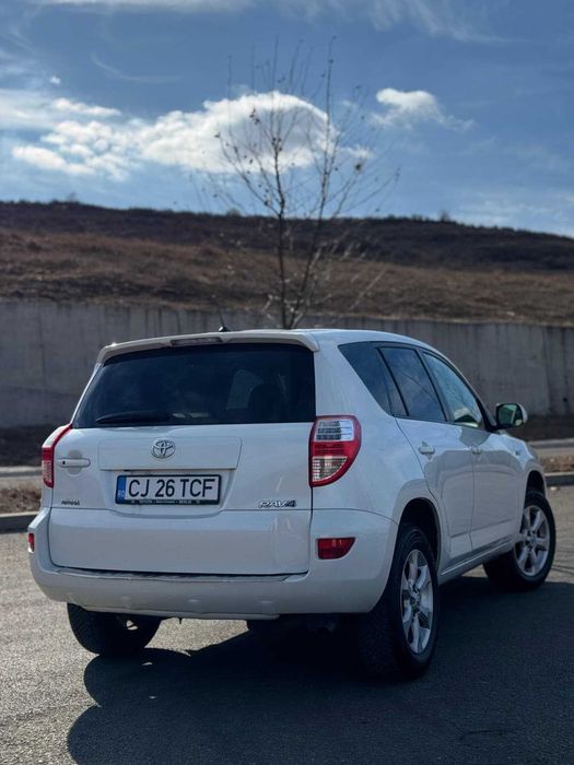 Toyota RAV4 2.2 D-4D an 2011 automată