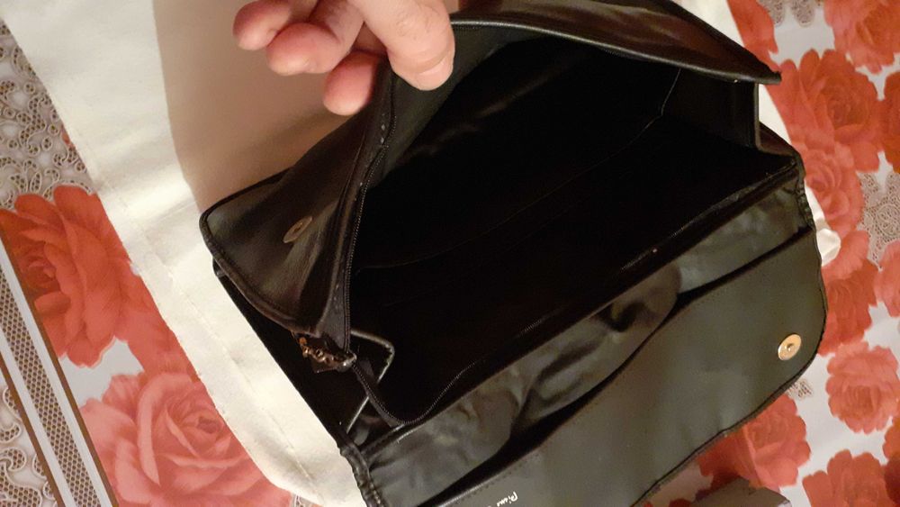 Чанта от световното първенство по футбол 2006 И мъжка кожена чанта.