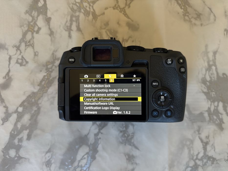 Canon EOS RP (Body) Ca Nou + 7 Luni Garanție eMAG + 2 Baterii Originale