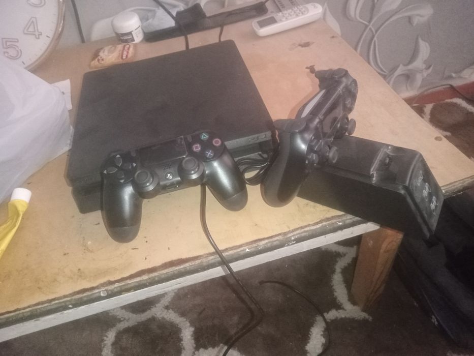 PS 4 приставку продам