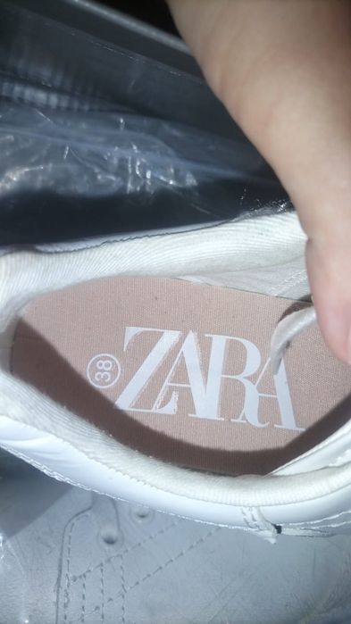 Продам кроссовки Zara