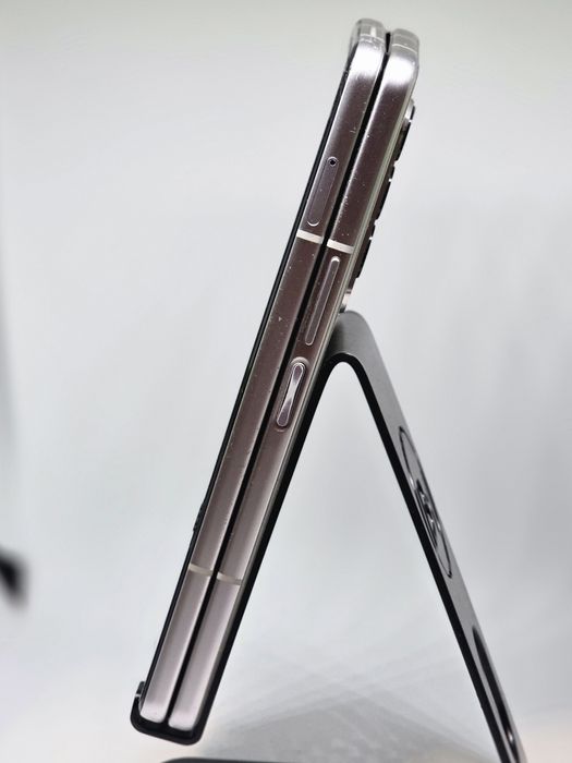 Samsung Galaxy Z Fold 3