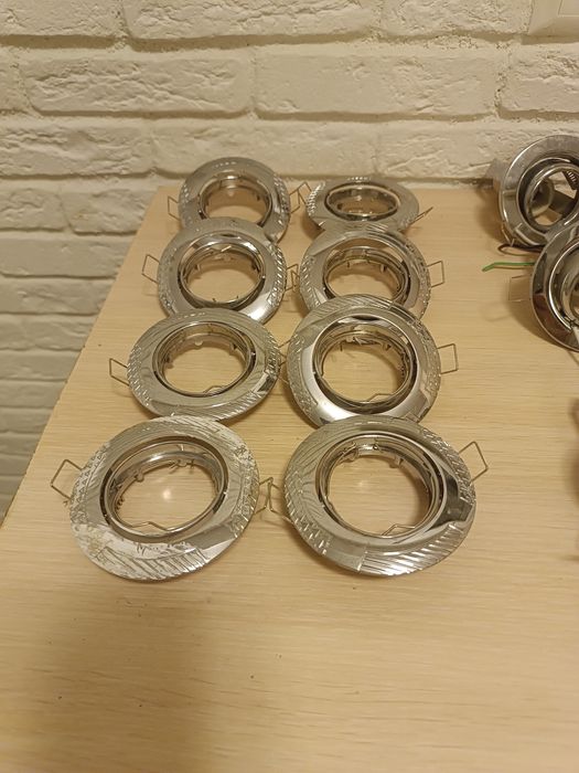 Продам точечные светильники